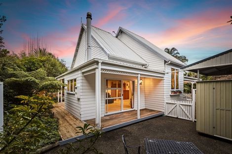 Photo of property in 4 Kitewaho Road, Swanson, Auckland, 0816