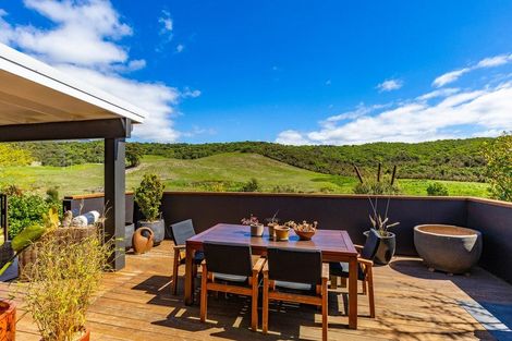 Photo of property in 11 Glentui Place, Waikawa, Picton, 7220