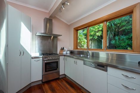 Photo of property in 16 Asquith Terrace, Brooklyn, Wellington, 6021