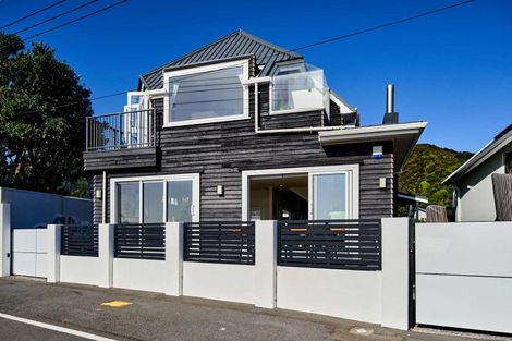 Photo of property in 147 Marine Parade, Eastbourne, Lower Hutt, 5013