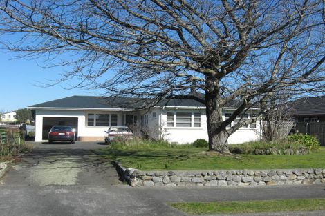 Photo of property in 12 Seddon Street, Carterton, 5713