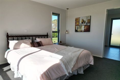 Photo of property in 52 Highlands Drive, Waipawa, 4210