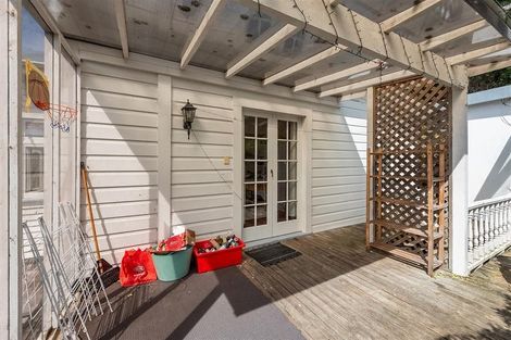 Photo of property in 80 Kelburn Parade, Kelburn, Wellington, 6012