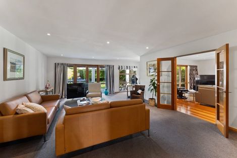 Photo of property in 33 Bryndwr Road, Fendalton, Christchurch, 8052