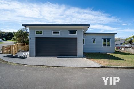 Photo of property in 23 Padnell Crescent, Paparangi, Wellington, 6037