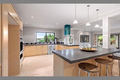 Photo of property in 16 Cobblestone Lane, Hillcrest, Auckland, 0627