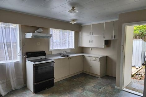 Photo of property in 16 Hillside Drive, Maoribank, Upper Hutt, 5018