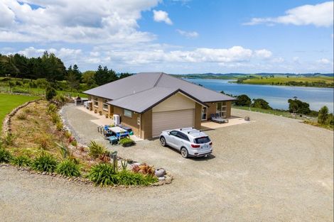 Photo of property in 24 Karakanui Road, Tinopai, Matakohe, 0593
