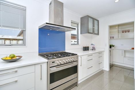 Photo of property in 7 Reeves Road, Rangiora, 7400