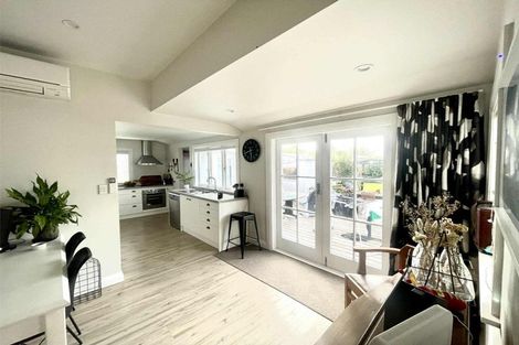 Photo of property in 43 Saint Johns Avenue, Palmerston North, 4414