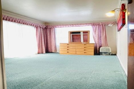 Photo of property in 31 Te Atatu Road, Te Atatu South, Auckland, 0610