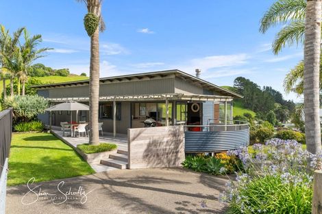 Photo of property in 24 Oxford Street, Whakapirau, Maungaturoto, 0583