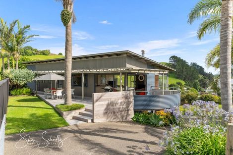 Photo of property in 24 Oxford Street, Whakapirau, Maungaturoto, 0583