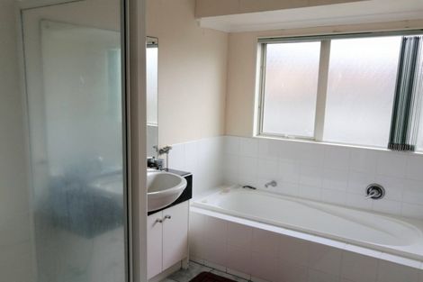 Photo of property in 12 Mellefont Close, East Tamaki Heights, Auckland, 2016