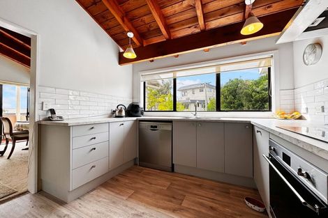 Photo of property in 1/20a Hauraki Road, Hauraki, Auckland, 0622