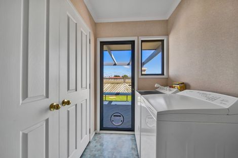 Photo of property in 18 Fantham Street, Hawera, 4610