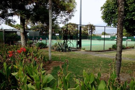 Photo of property in 8a Dodson Avenue, Milford, Auckland, 0620