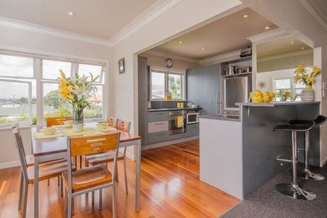Photo of property in 2/1a Helga Crescent, Te Atatu Peninsula, Auckland, 0610