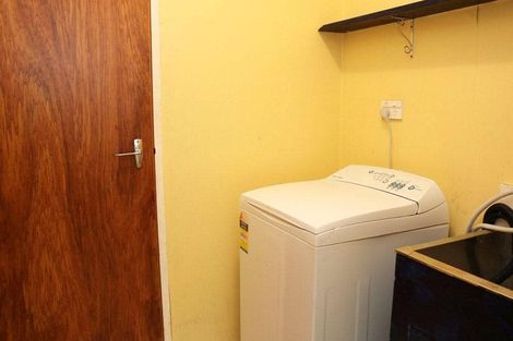 Photo of property in 2/171 Queens Drive, Lyall Bay, Wellington, 6022