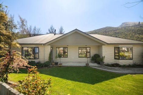 Photo of property in 10 Innes Place, Arrowtown, 9302