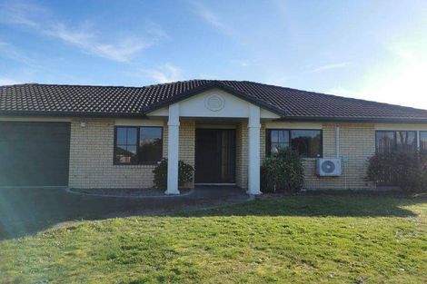 Photo of property in 19 Cate Road, Rototuna, Hamilton, 3210