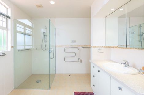 Photo of property in 8 Selwyn Road, Hospital Hill, Napier, 4110