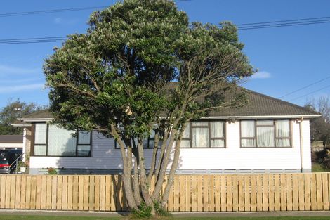 Photo of property in 10 Matahourua Crescent, Cannons Creek, Porirua, 5024