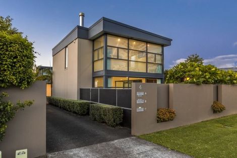 Photo of property in 4a Norwood Road, Bayswater, Auckland, 0622