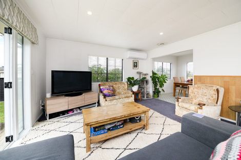Photo of property in 57 Raglan Avenue, Cloverlea, Palmerston North, 4412
