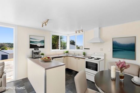 Photo of property in 4 Alan Lindsay Avenue, Waitarere Beach, Levin, 5510