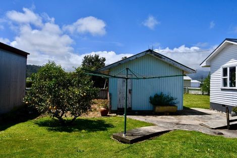 Photo of property in 129 Waverley Street, Karamea, 7893