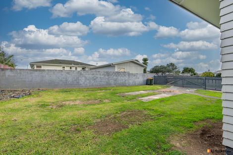Photo of property in 52 Hobart Crescent, Wattle Downs, Auckland, 2103