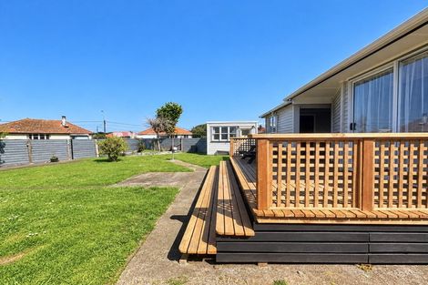 Photo of property in 6 Waihi Road, Hawera, 4610