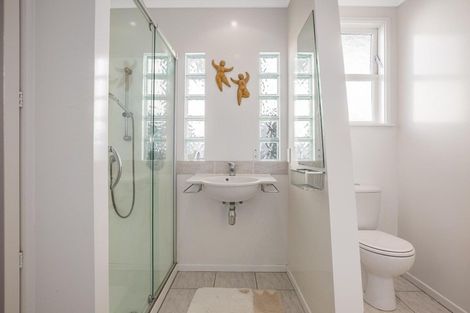 Photo of property in 54 Seaview Road, Paremata, Porirua, 5024