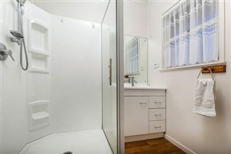 Photo of property in 1/33 Knightsbridge Drive, Forrest Hill, Auckland, 0620