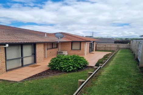 Photo of property in 24 Mt Lebanon Crescent, The Gardens, Auckland, 2105