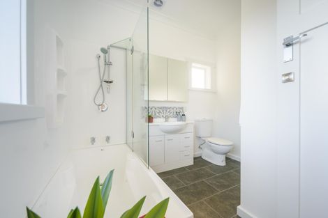 Photo of property in 57b Crewe Crescent, Hokowhitu, Palmerston North, 4410