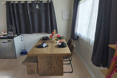 Photo of property in 4 Gregg Place, Sunnyvale, Auckland, 0612