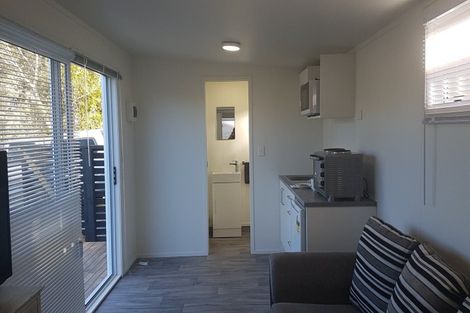 Photo of property in 5 Holgate Avenue, Herald Island, Auckland, 0618