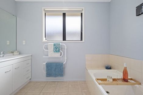 Photo of property in 42 Greig Place, Pukekohe, 2120