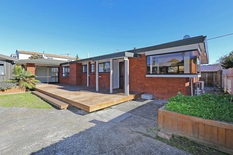 Photo of property in 77 Avondale Road, Taradale, Napier, 4112