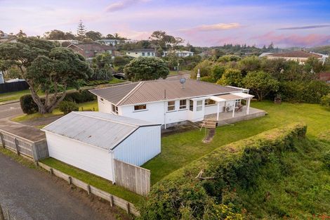 Photo of property in 100 Tilley Road, Paekakariki, 5034