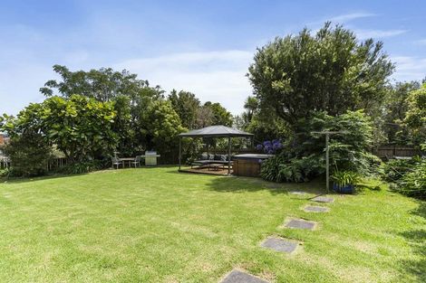 Photo of property in 5 Higham Ferrers Place, Red Beach, 0932