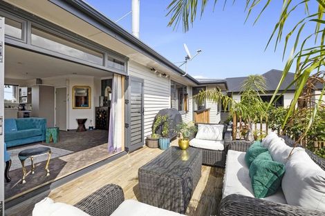 Photo of property in 10 Bulteel Street, New Plymouth, 4310