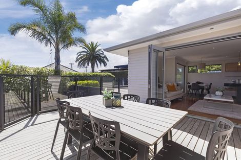 Photo of property in 2/12 Beatrice Avenue, Hillcrest, Auckland, 0627