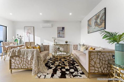 Photo of property in 3 Taiororua Avenue, Massey, Auckland, 0614