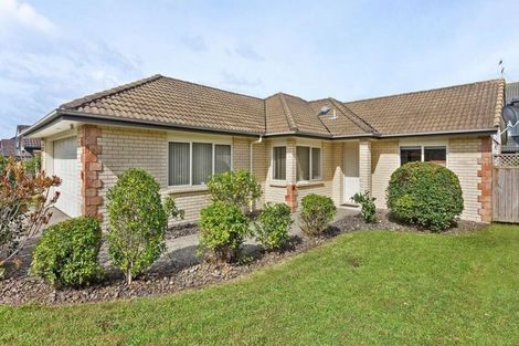 Photo of property in 12 Carousel Crescent, East Tamaki Heights, Auckland, 2016