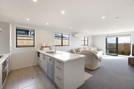 Photo of property in 41 Waruhia Crescent, Rototuna North, 3281