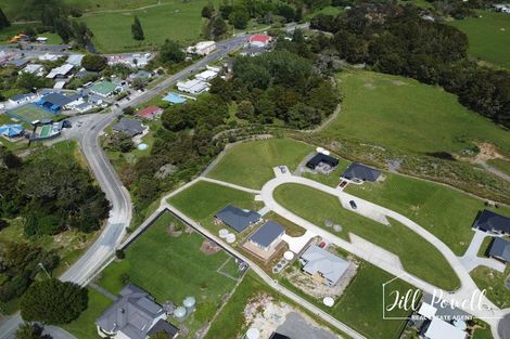 Photo of property in 17 Manaaki Circle, Paparoa, 0571