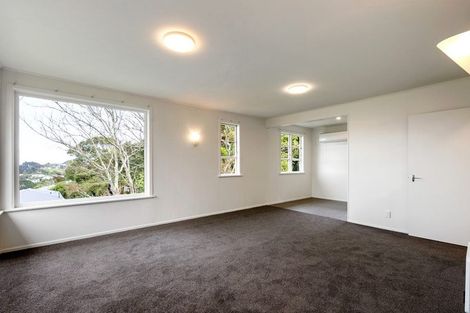Photo of property in 98 Ruskin Road, Newlands, Wellington, 6037